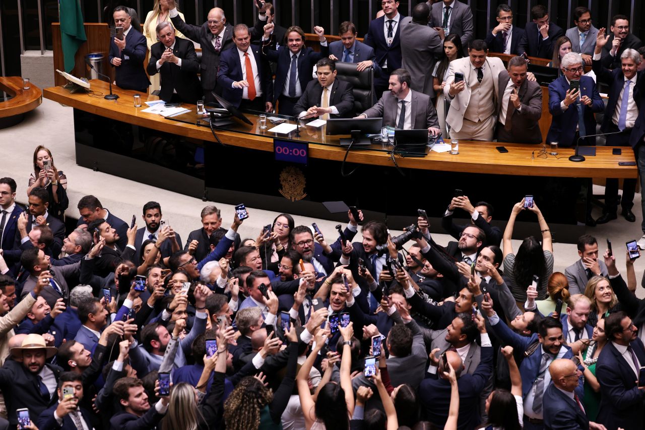 Atuação recente do Congresso Nacional reacende debate sobre prioridades políticas, tensão institucional e distanciamento das demandas sociais