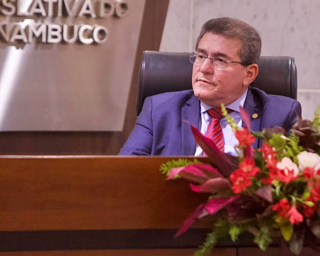 Audiência pública na Alepe debate o Canal do Sertão de Pernambuco, obra com potencial de atender 138 mil pessoas e gerar até 99 mil empregos diretos e indiretos.