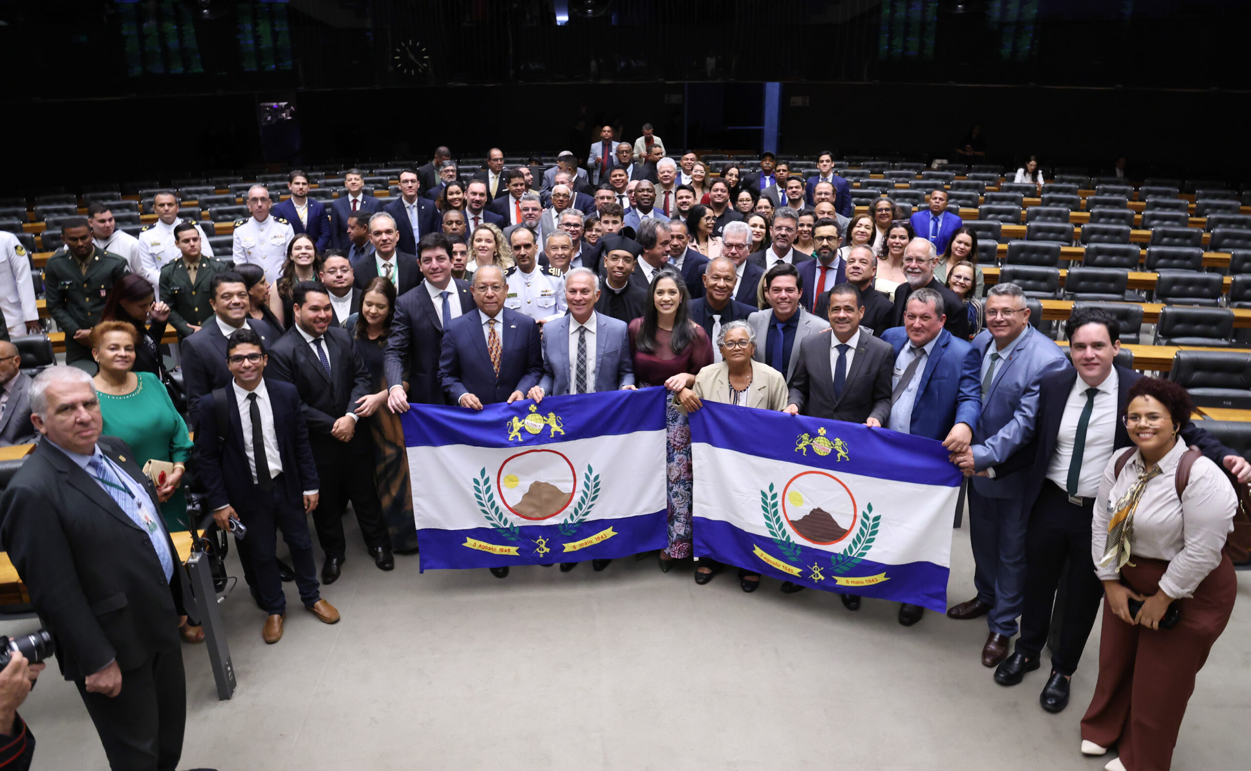 Câmara dos Deputados realiza sessão solene em homenagem aos 400 anos de Vitória de Santo Antão, reunindo autoridades e destacando a história do município