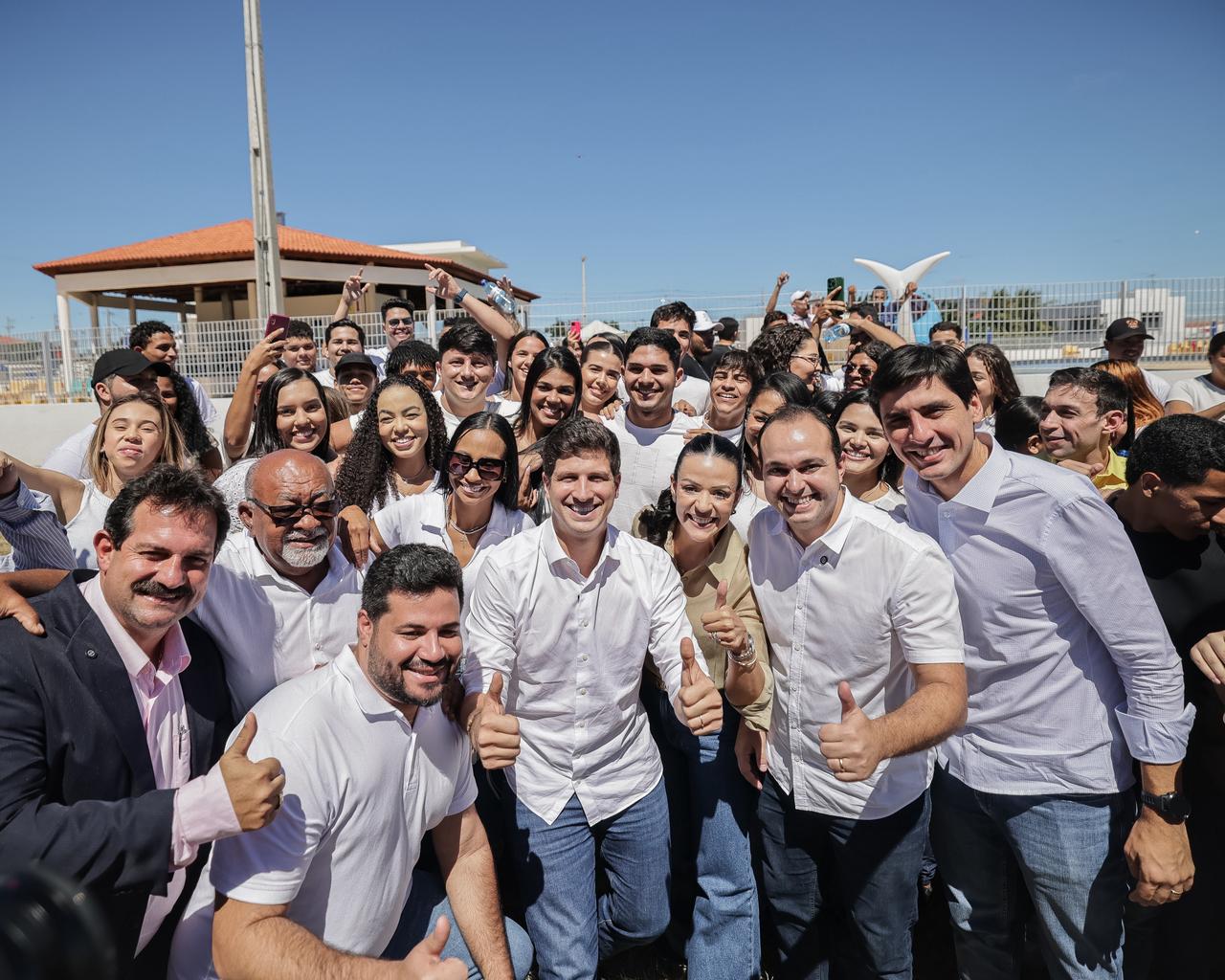 Em Serra Talhada, João Campos participou da entrega de 75 veículos para a saúde, reuniu prefeitos de diversas regiões e disse ter levado o abraço de Lula