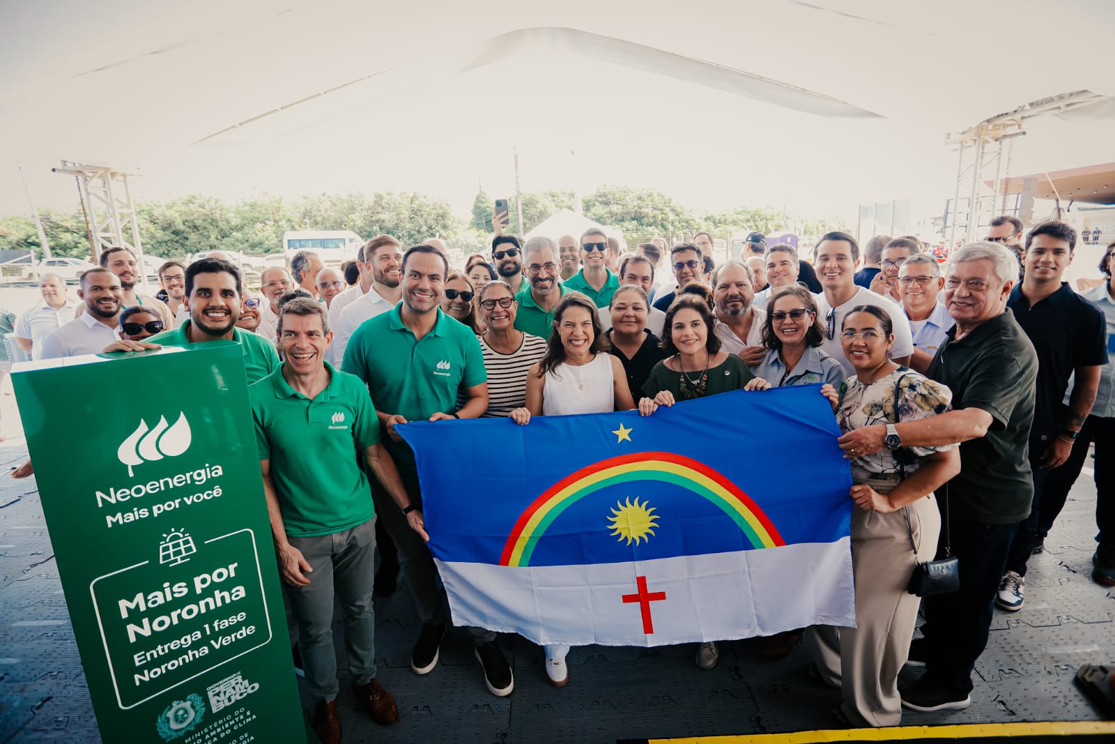Governadora Raquel Lyra acompanha entrega da primeira fase do Noronha Verde, projeto que prevê mais de 30 mil painéis solares até 2027