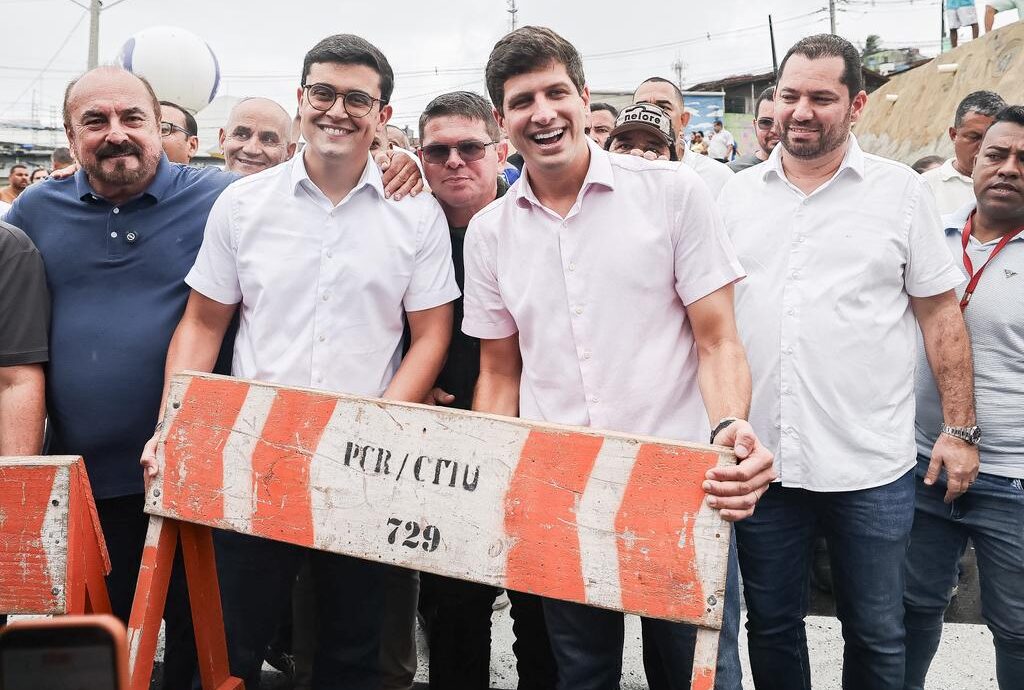 João Campos participa da entrega da duplicação da Ladeira da Cohab, obra que beneficia moradores da Zona Sul e usuários do transporte público
