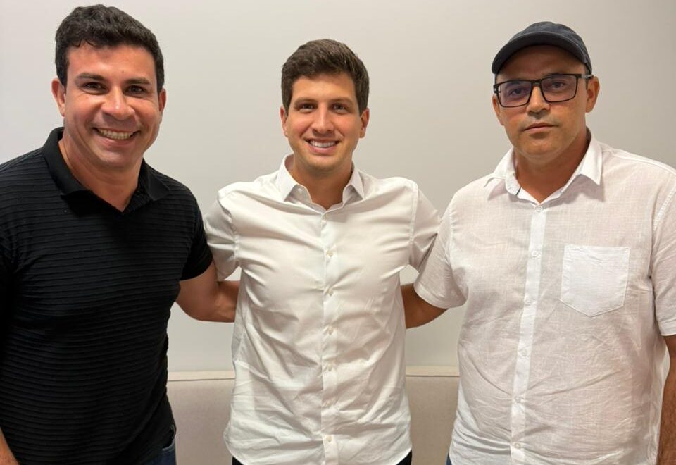 João Campos recebe apoio de Augusto de Cido, liderança de Manari com 43,95% dos votos, ampliando articulação da Frente Popular no Sertão de Pernambuco