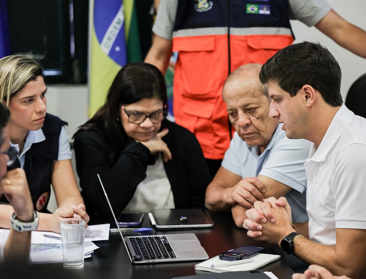 João Campos reúne prefeitos, aciona Defesa Civil e articula com Lula recursos do Governo Federal para obras de prevenção às chuvas em Pernambuco