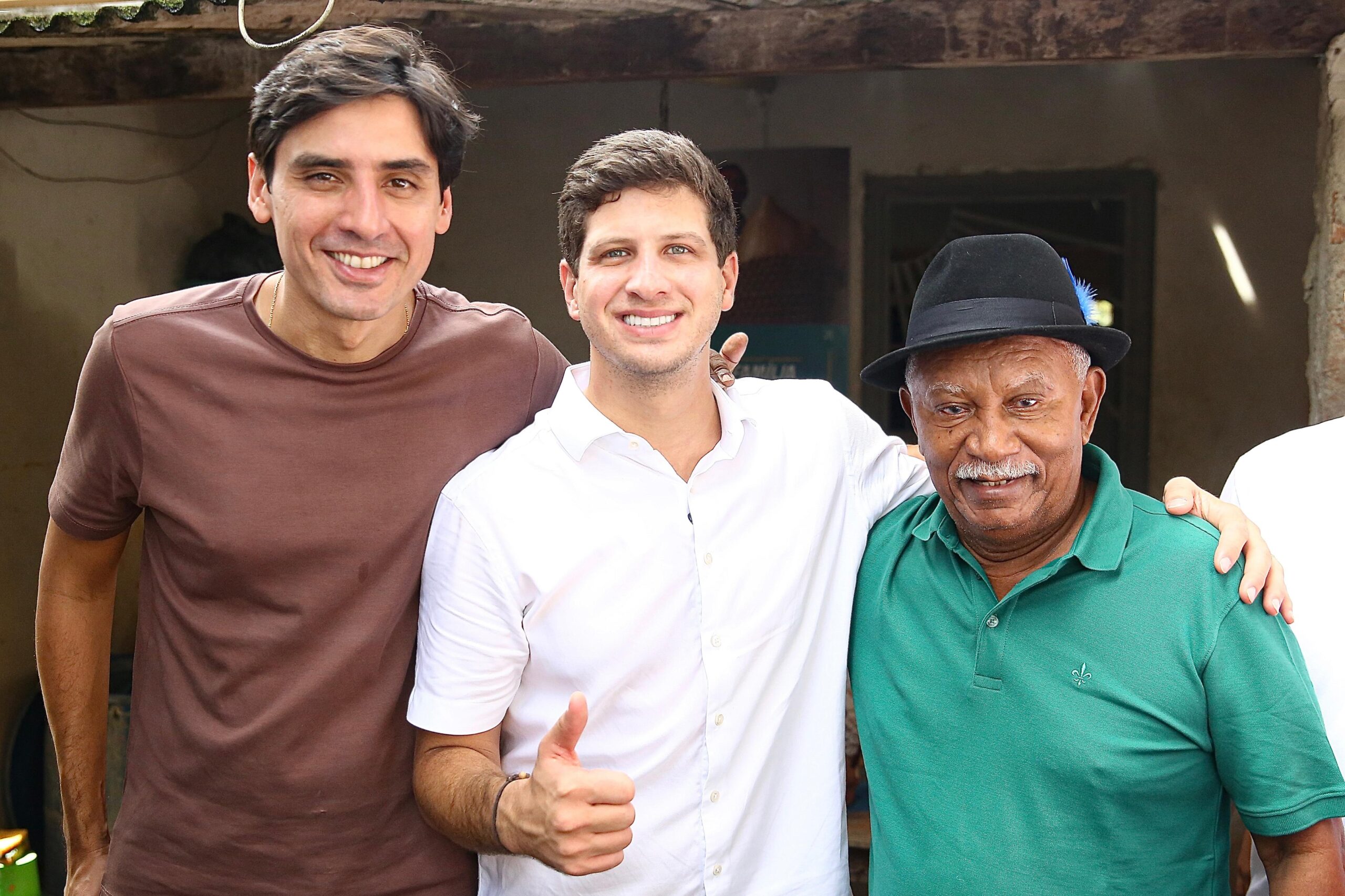 João Campos visitou Tracunhaém, na Mata Norte, percorreu feira livre e ateliês de artesãos do barro, destacando ações de valorização da cultura pernambucana