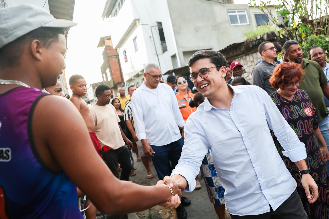 Prefeitura do Recife entrega requalificação da escadaria da Rua José Félix, em Água Fria, com investimento de R$ 45,4 mil e novos corrimãos