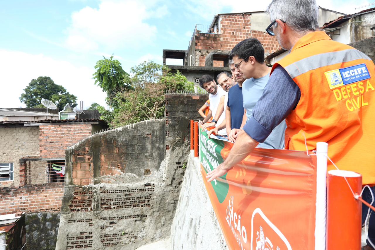 Programa Parceria entrega obra de contenção de encosta na Bomba do Hemetério, beneficiando famílias e integrando a Ação Inverno 2026 no Recife