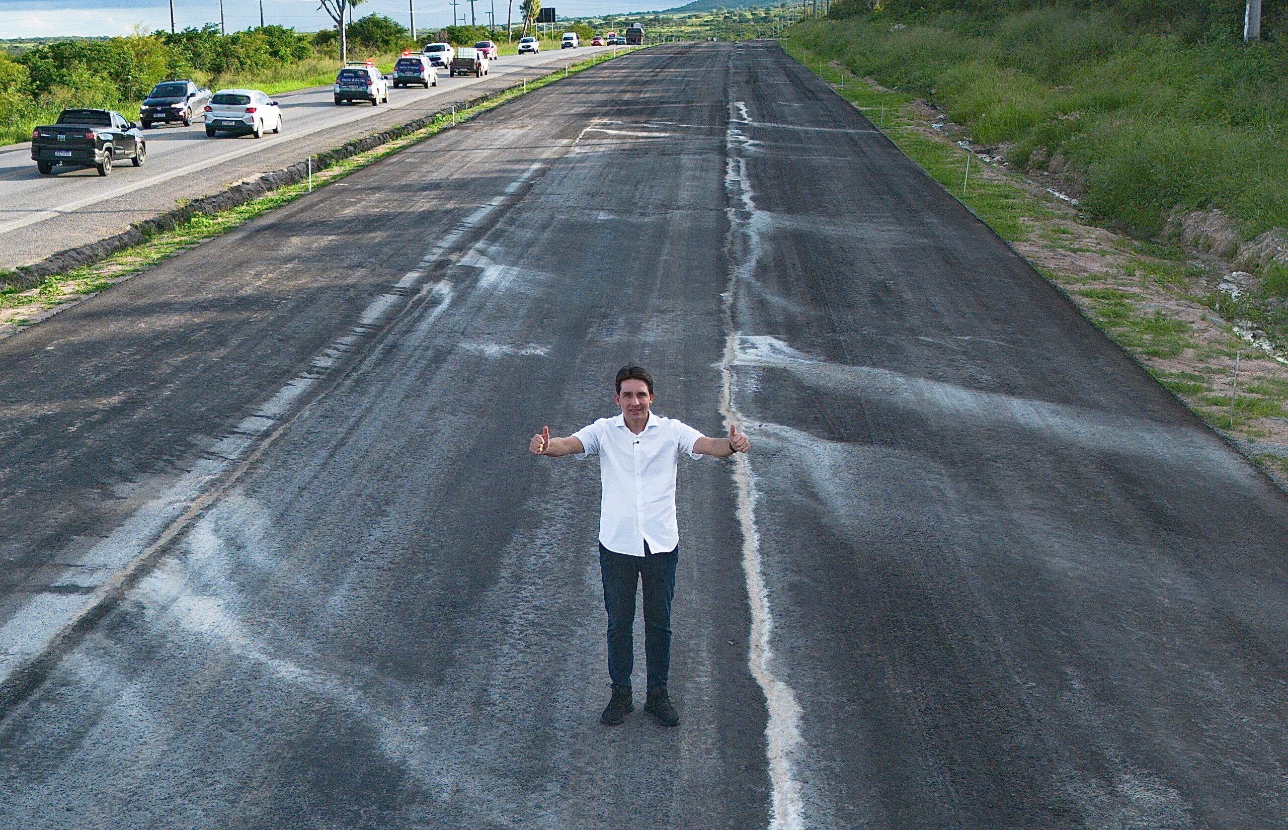 Silvio Costa Filho vistoriou as obras de duplicação da BR-423, no Agreste, e destacou investimentos do Governo Federal em infraestrutura em Pernambuco