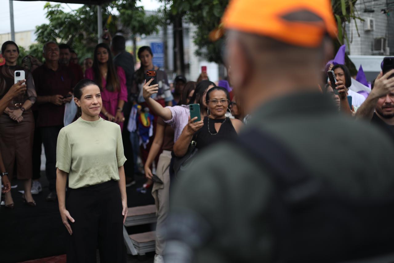 Governadora Raquel Lyra inaugura Centro de Referência da Mulher no Cabo, lança 210 novos policiais militares e acompanha mutirão de castração animal