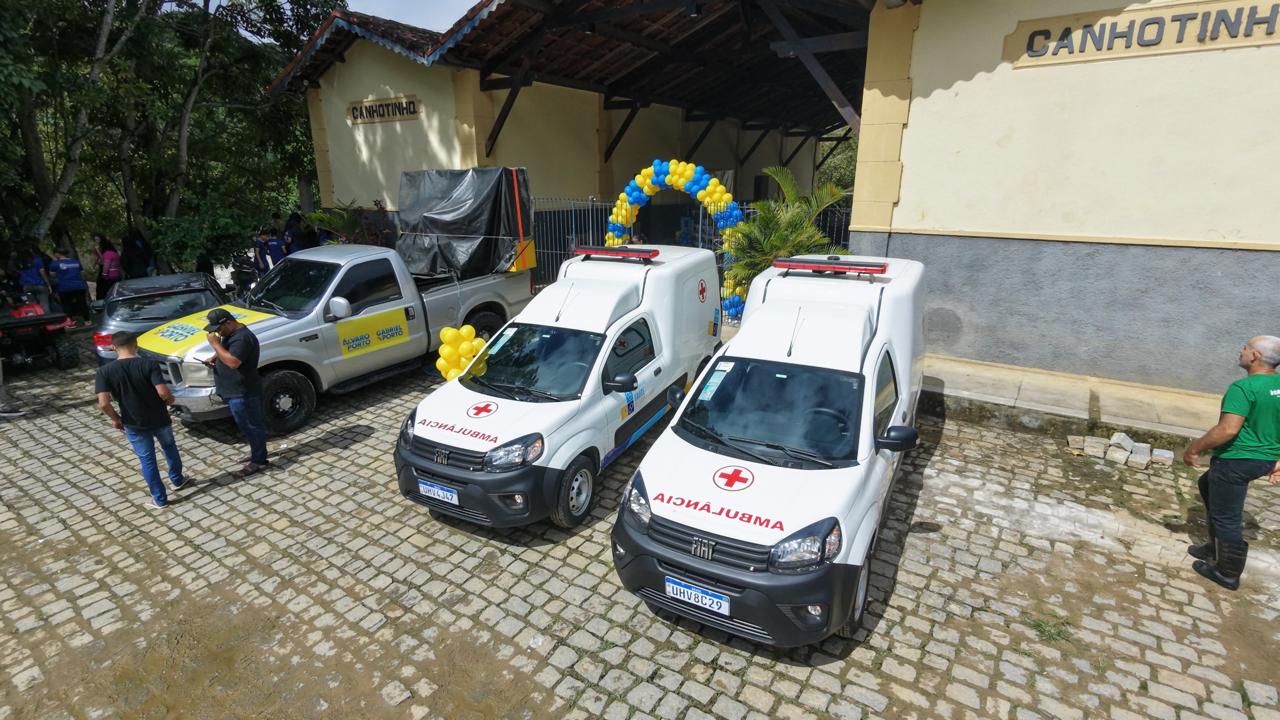 Canhotinho recebeu duas ambulâncias adquiridas com recursos de emendas do deputado Álvaro Porto. Veículos vão reforçar a rede municipal de saúde