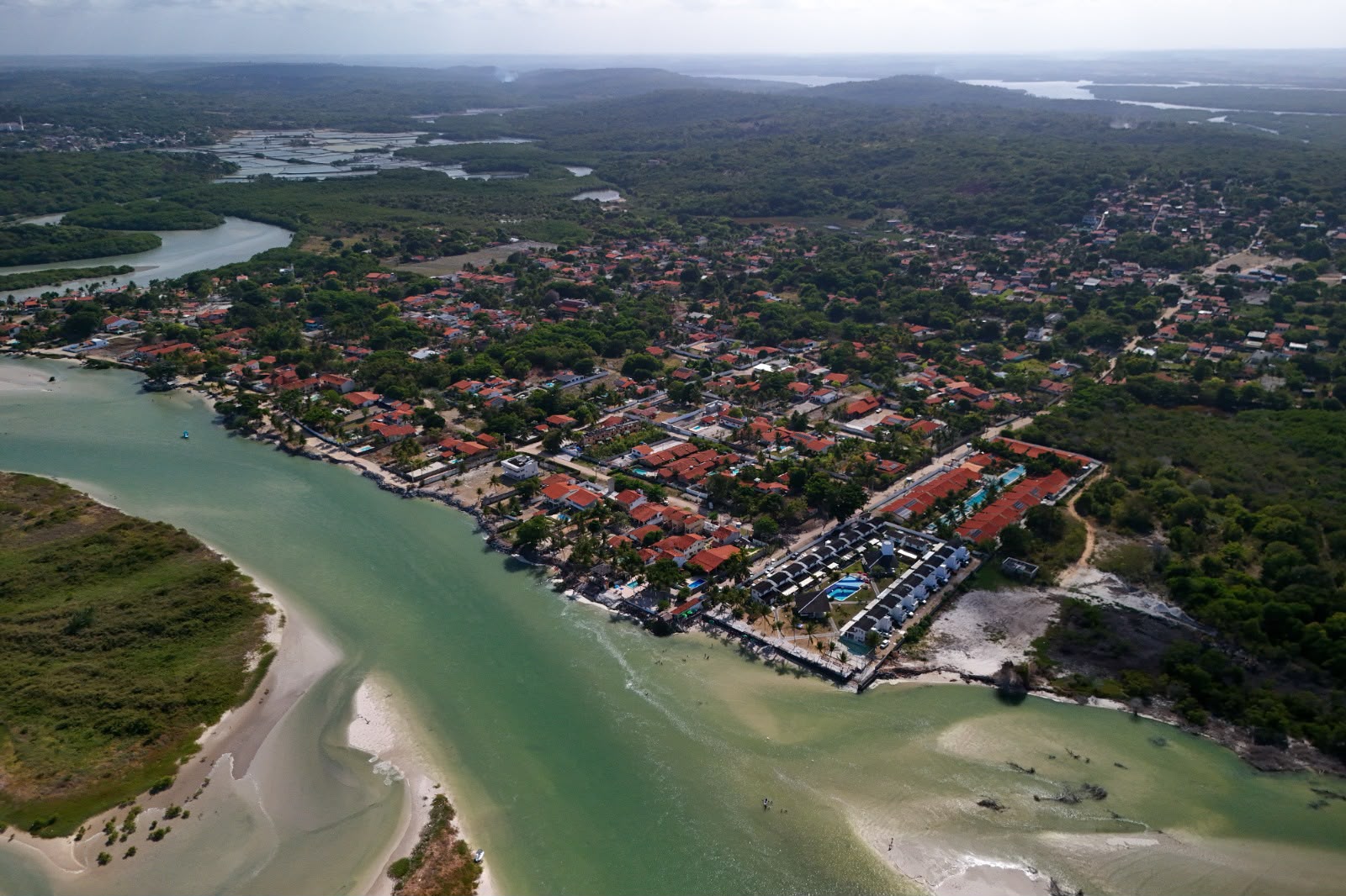 Governo de Pernambuco abre licitação para elaborar projetos de implantação e pavimentação do acesso à Praia do Sossego, em Itamaracá, com investimento de R$ 490,5 mil