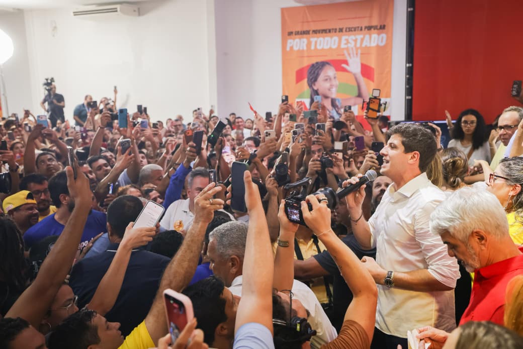 João Campos evoca tradição old school em Gravatá, amarra palanque com Lula e calibra discurso contra o Palácio