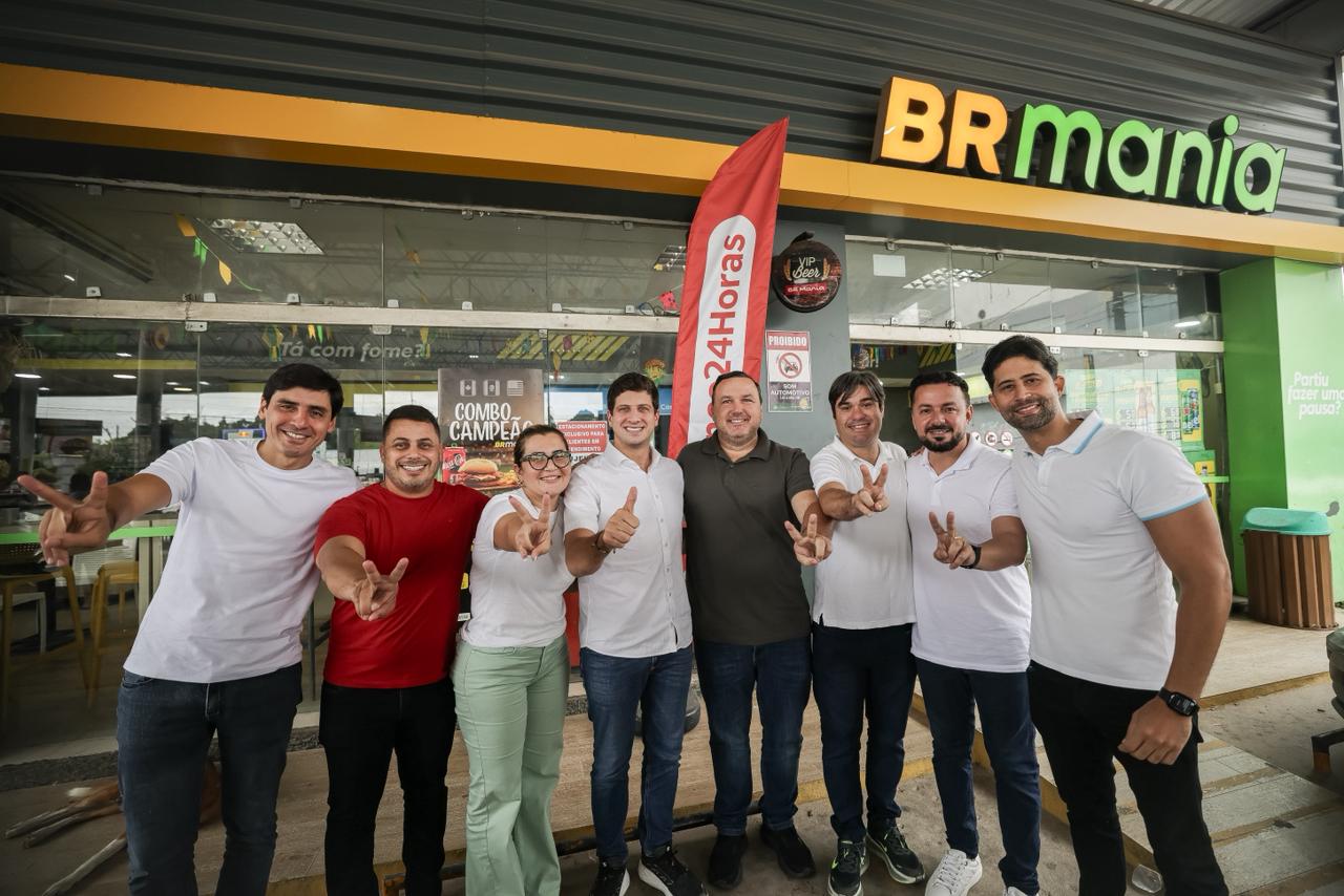 joão Campos realizou caminhada pelo comércio de Paulista, visitou o Mercado de Paratibe e reuniu lideranças da Frente Popular