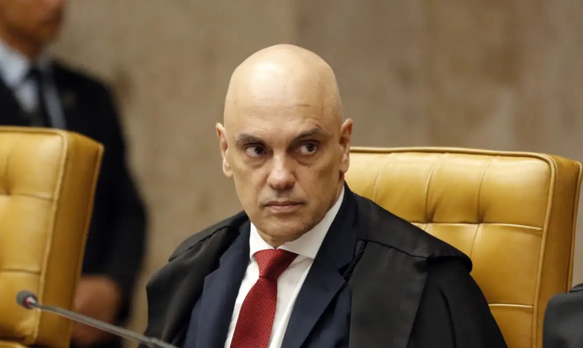 Alexandre de moraes proíbe Flávio Bolsonaro da visitar o pai na prisão domiciliar por 90 dias