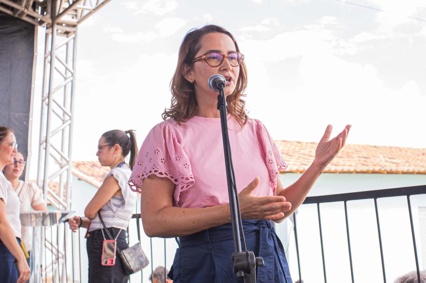 Emenda da deputada Débora Almeida destina R$ 1 milhão para São Bento do Una investir na compra de ônibus do TFD e ambulância de grande porte