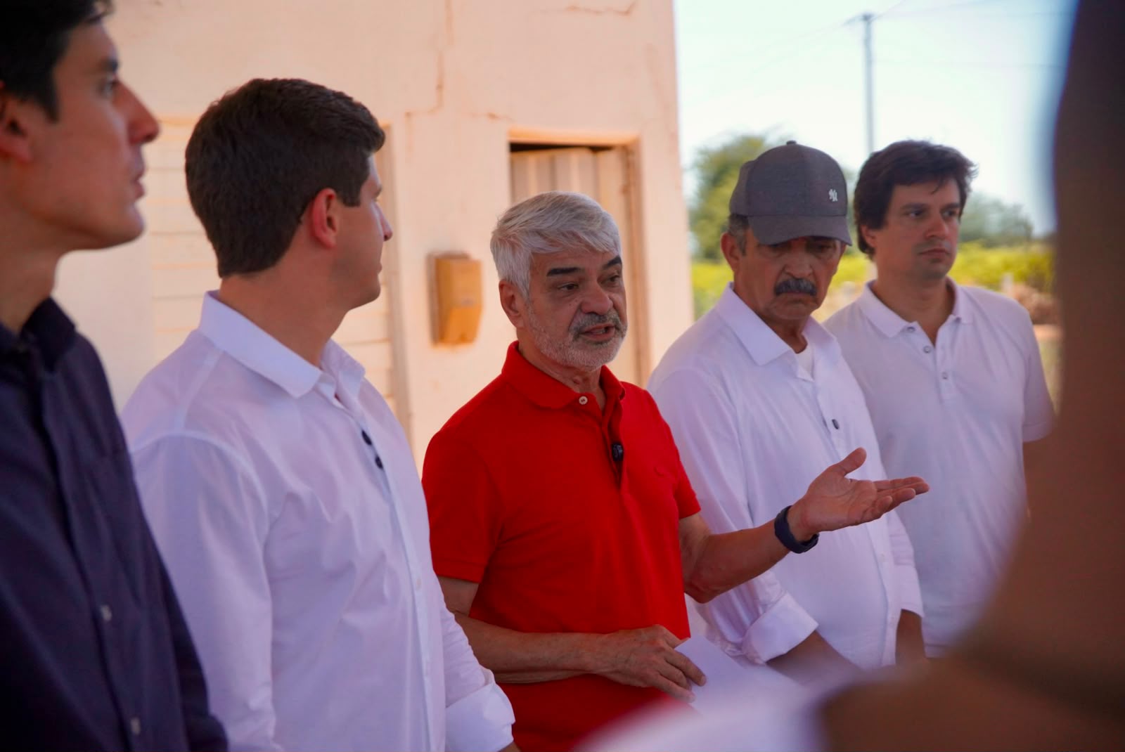 Humberto Costa participou de visitas a projetos de irrigação, encontros com produtores rurais e atividades políticas ao lado de lideranças da Frente Popular