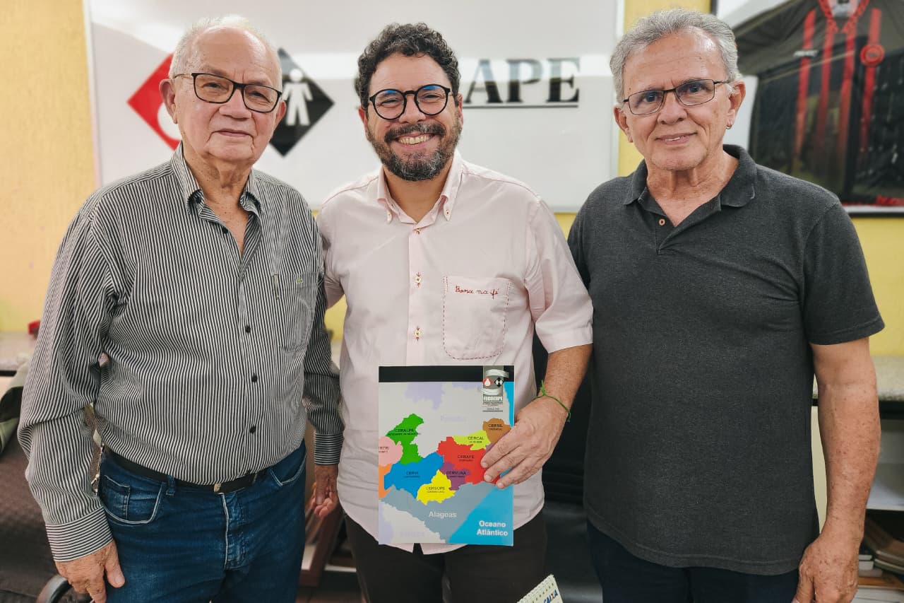 Ivan Moraes e Paulo Rubem Santiago visitam a Fecoerpe, em Caruaru, e defendem o fortalecimento do cooperativismo e da geração de energia sola
