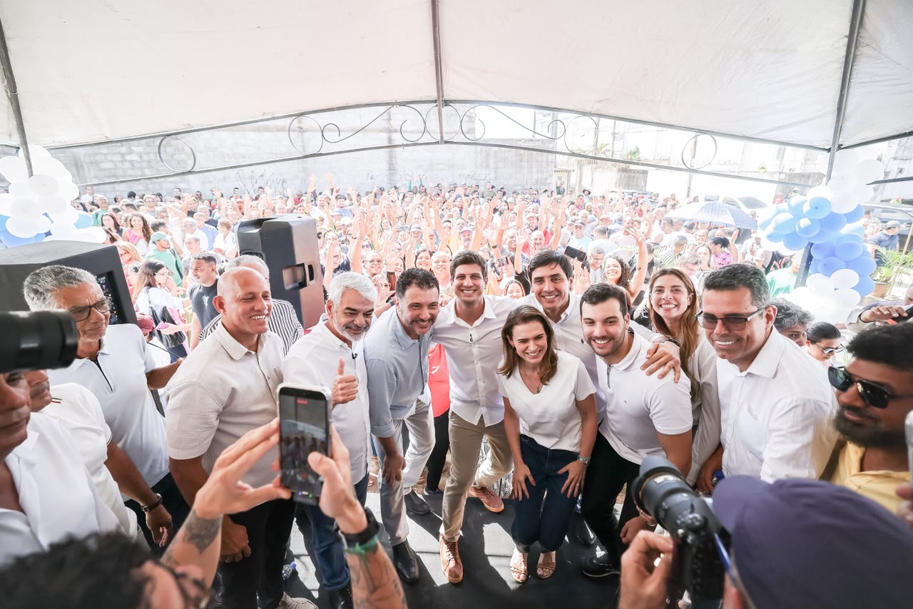 João Campos participou da entrega da 12ª USF de Abreu e Lima, elogiou a gestão de Flávio Gadelha e criticou a atuação do Governo de Pernambuco na área da saúde