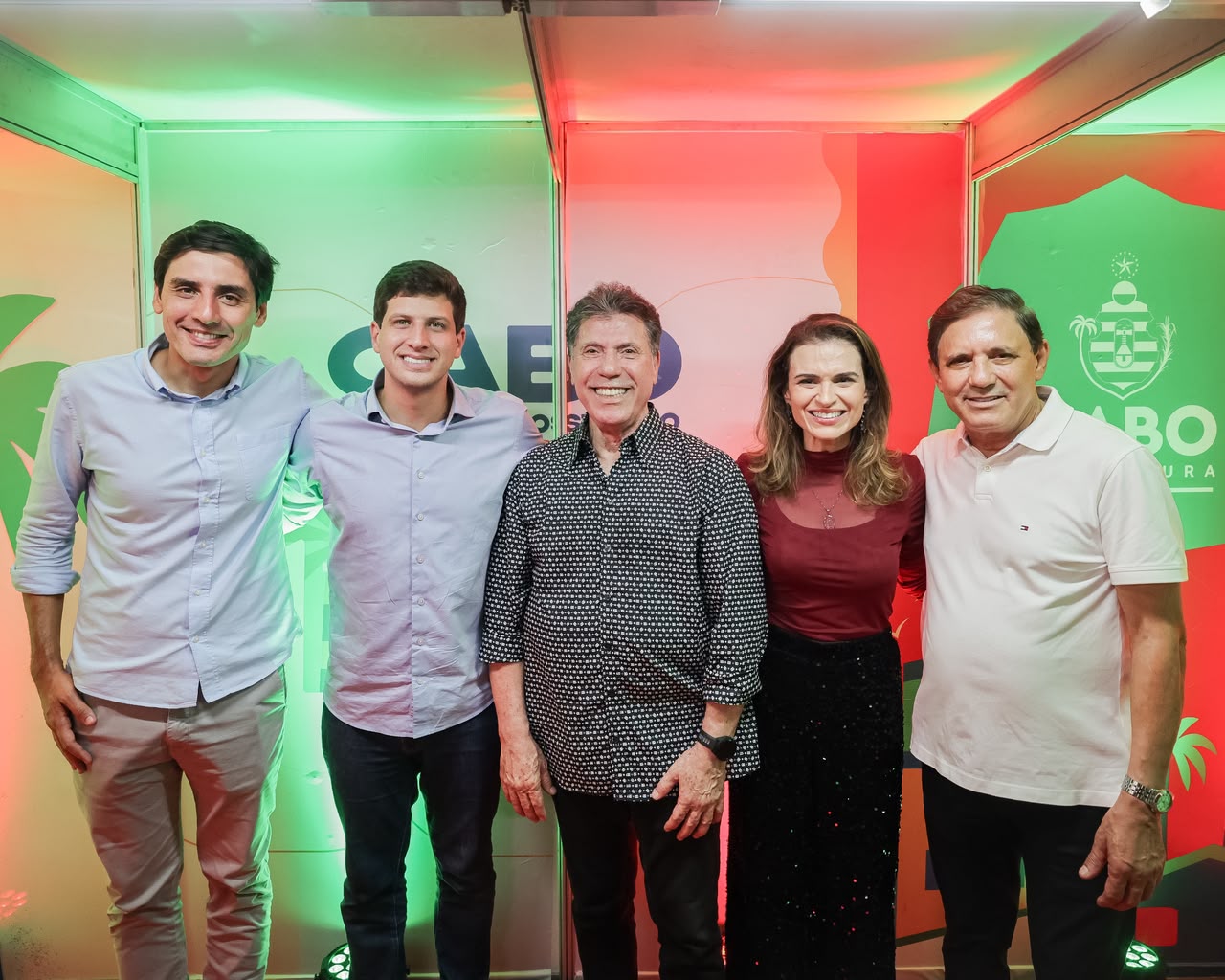 João Campos participou da festa pelos 149 anos do Cabo de Santo Agostinho, ao lado do prefeito Lula Cabral e aliados políticos