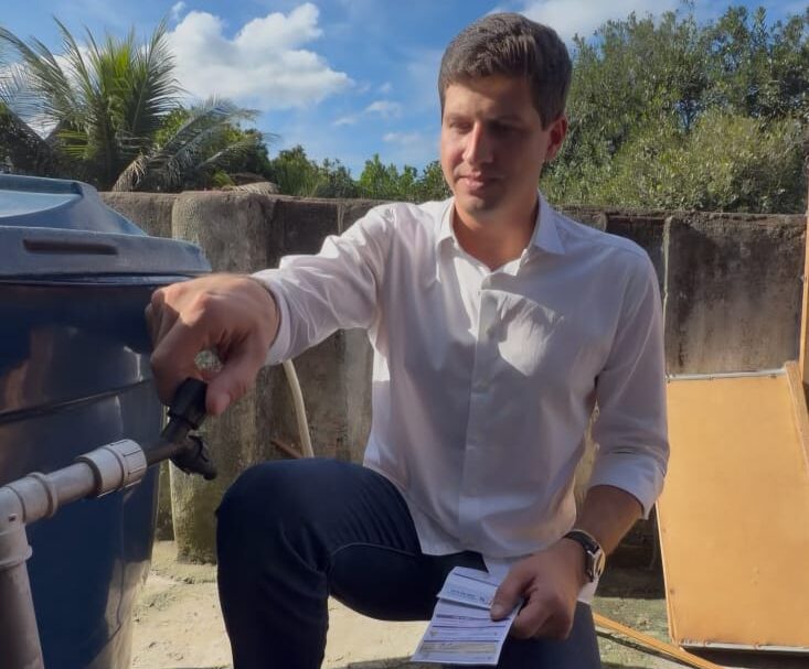 João Campos propõe isenção da tarifa básica de água para famílias em rodízio e cobrança apenas pelo consumo em áreas com abastecimento irregular.