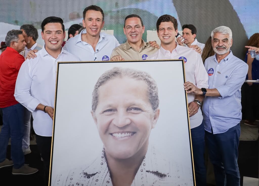 Lula telefonou para João Campos durante a inauguração do Hospital de Amor, em Garanhuns, pediu foto com quadro de dona Lindu e anunciou visita à unidade