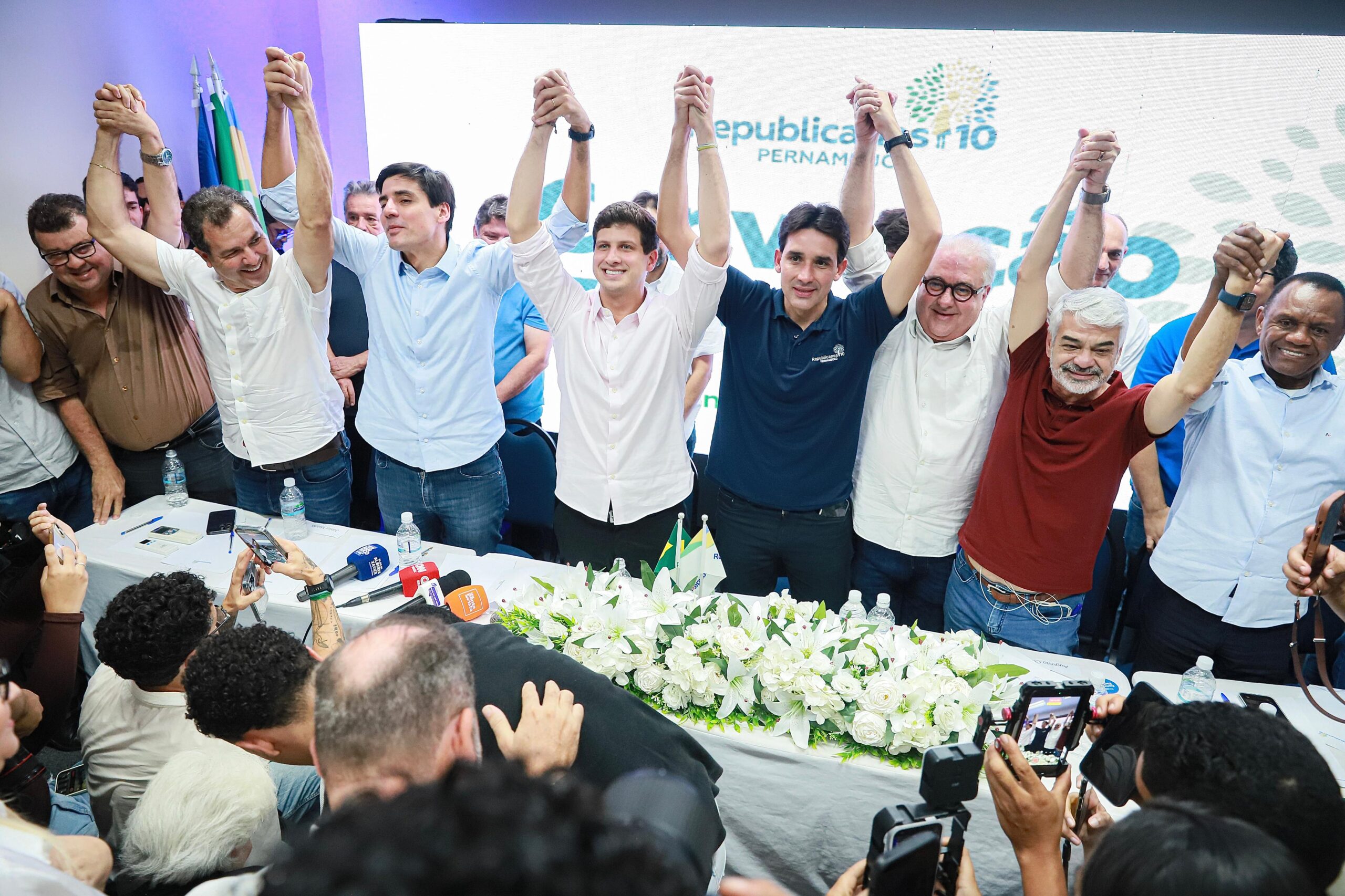 Republicanos oficializa Carlos Costa como candidato a vice de João Campos e apresenta chapas proporcionais durante convenção estadual no Recife