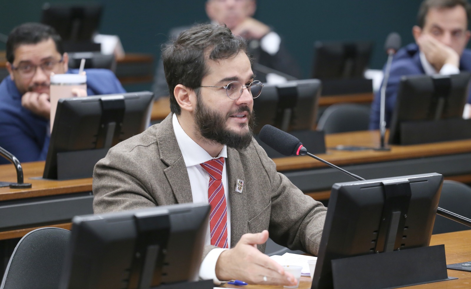 Túlio Gadêlha foi o deputado federal de Pernambuco que menos gastou com publicidade usando a cota parlamentar no primeiro semestre de 2026